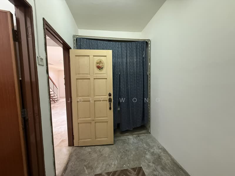 Rumah Teres 2 Tingkat untuk Disewa di Saujana Puchong (Puchong) - Joey Wong - Entrance - PropertyGuru.com.my