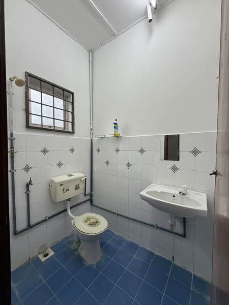 Rumah Teres 2 Tingkat untuk Disewa di Saujana Puchong (Puchong) - Joey Wong - Bathroom - PropertyGuru.com.my