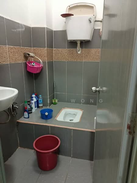 2-storey Terraced House for Sale in Saujana Puchong (Puchong) - Joey Wong - Bathroom - PropertyGuru.com.my
