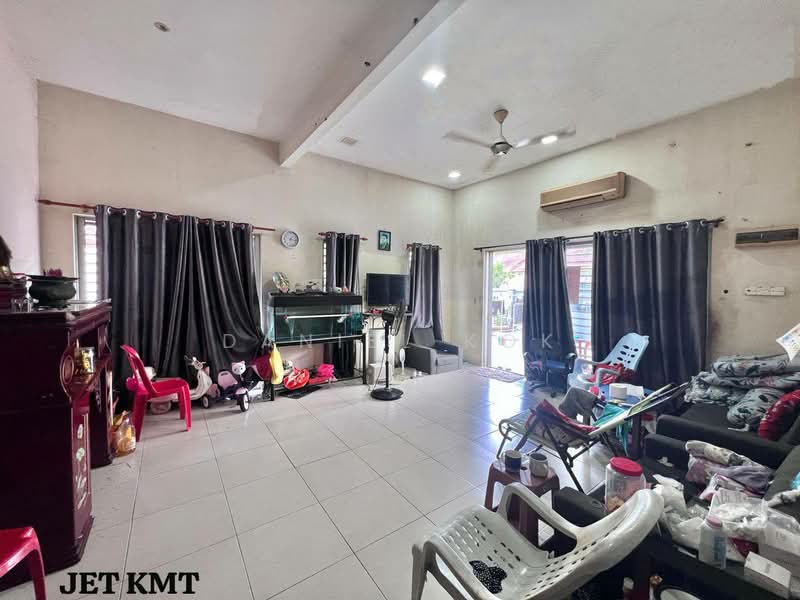 Semi-Detached House for Sale in Kampung Teluk Panglima Garang (Telok Panglima Garang) - Daniel Kok - Living Room - PropertyGuru.com.my