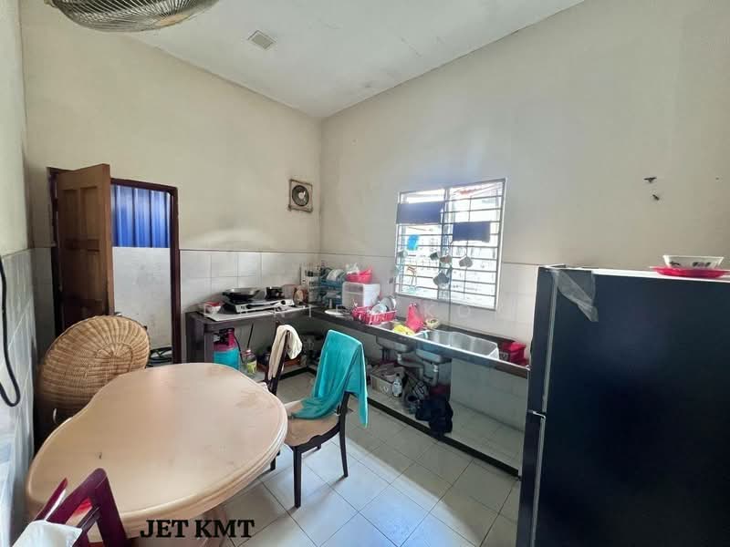 Semi-Detached House for Sale in Kampung Teluk Panglima Garang (Telok Panglima Garang) - Daniel Kok - Kitchen - PropertyGuru.com.my
