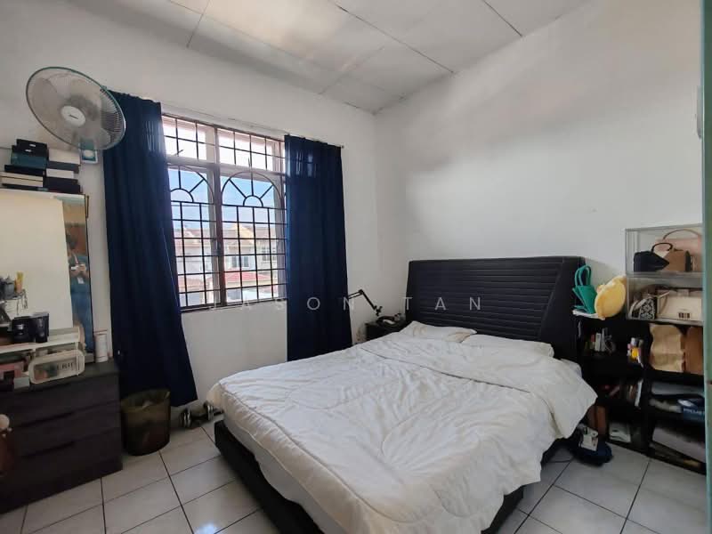 Rumah Teres 2 Tingkat untuk Dijual di Taman Lestari Putra (Seri Kembangan) - Jason Tan - Bedroom - PropertyGuru.com.my