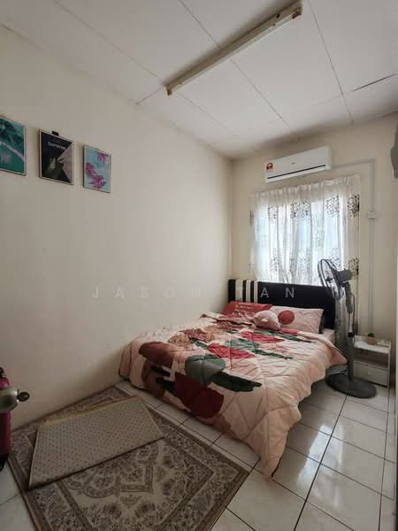 Rumah Teres 2 Tingkat untuk Dijual di Taman Lestari Putra (Seri Kembangan) - Jason Tan - Bedroom - PropertyGuru.com.my