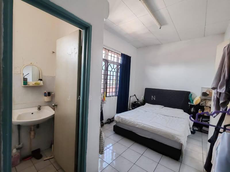 Rumah Teres 2 Tingkat untuk Dijual di Taman Lestari Putra (Seri Kembangan) - Jason Tan - Bathroom - PropertyGuru.com.my