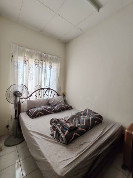 Rumah Teres 2 Tingkat untuk Dijual di Taman Lestari Putra (Seri Kembangan) - Jason Tan - Bedroom - PropertyGuru.com.my