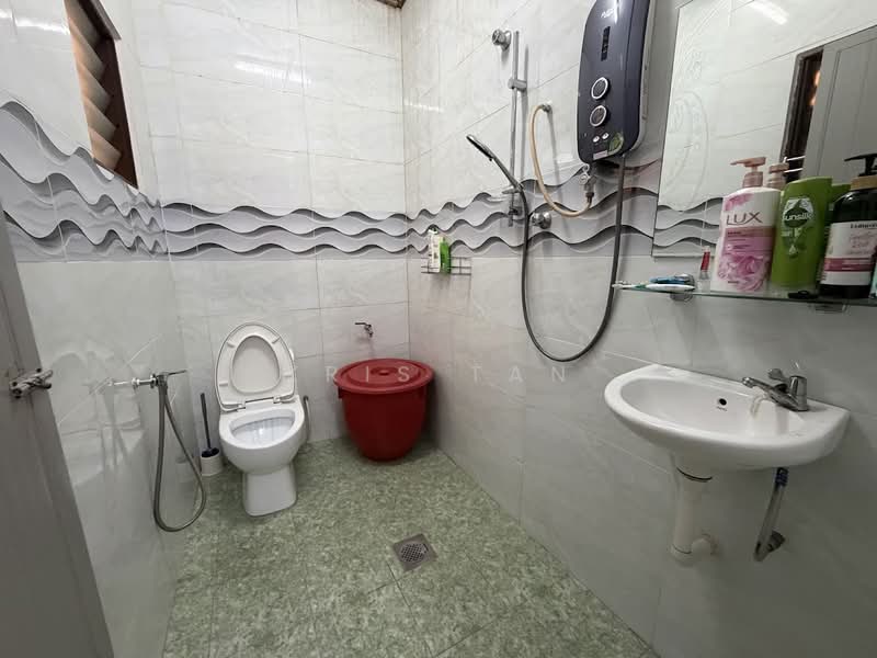 1-storey Terraced House for Sale in Taman Damai Indah (Kajang) - Kris Tan - Bathroom - PropertyGuru.com.my