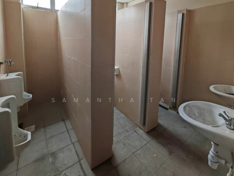 Factory for Rent in Indahpura Industrial Park (Kulai) - Samantha Tan - Bathroom - PropertyGuru.com.my