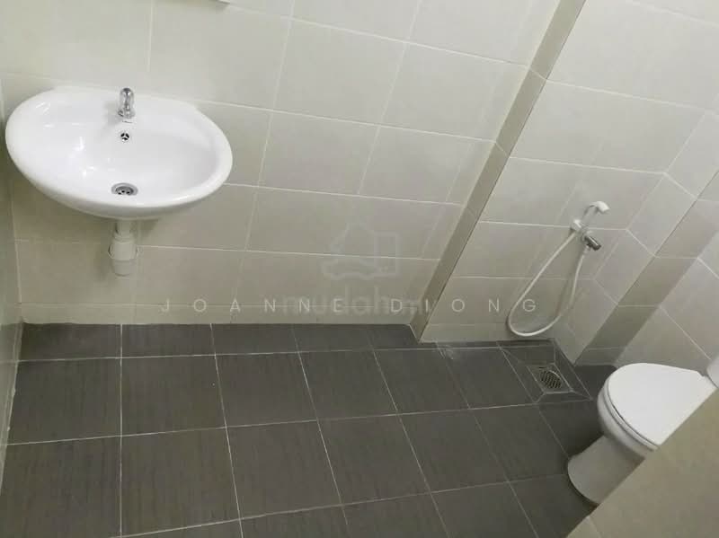 Kondominium untuk Dijual di Sri Manja Court - Joanne Diong - Bathroom - PropertyGuru.com.my