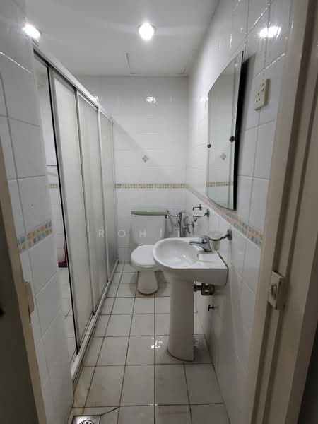 Condominium for Rent at Pantai Panorama Condominiums - Rohit . - Bathroom - PropertyGuru.com.my