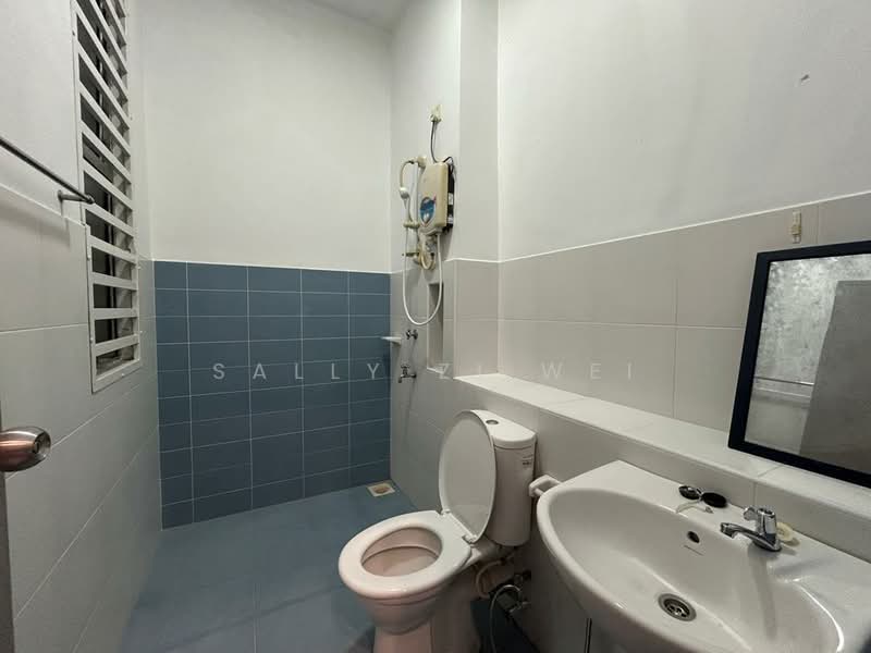 Rumah Teres 2 Tingkat untuk Disewa di Setia Tropika (Johor Bahru) - Sally Zi Wei - Bathroom - PropertyGuru.com.my