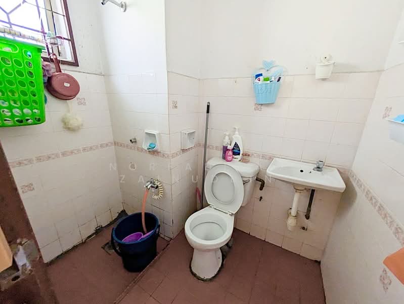 Rumah Teres untuk Dijual di Rawang (Selangor) - NORFADILAH ZAINUDDIN - Bathroom - PropertyGuru.com.my