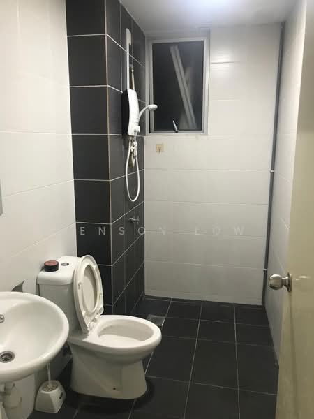 Service Residence for Sale at Maxim Residences - Jenson Low - Bathroom - PropertyGuru.com.my