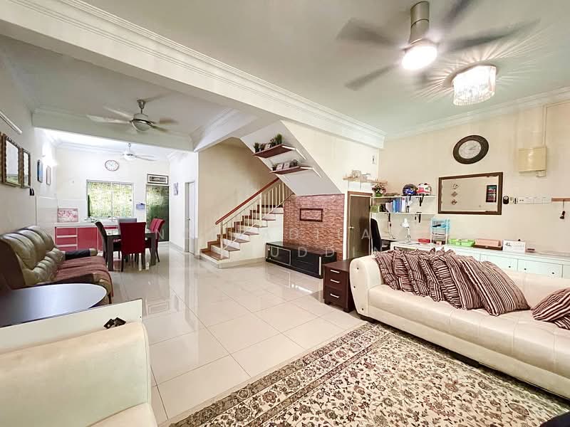 Rumah Teres 2 Tingkat untuk Dijual di Taman Putra Impiana (Puchong) - NORFADILAH ZAINUDDIN - Living Room - PropertyGuru.com.my