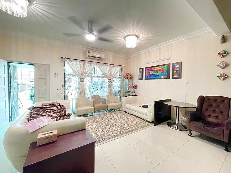 Rumah Teres 2 Tingkat untuk Dijual di Taman Putra Impiana (Puchong) - NORFADILAH ZAINUDDIN - Living Room - PropertyGuru.com.my