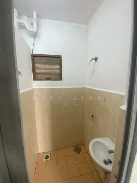 Rumah Flat untuk Disewa di Taman Terkukur Indah - Wern Jing Tan - Bathroom - PropertyGuru.com.my