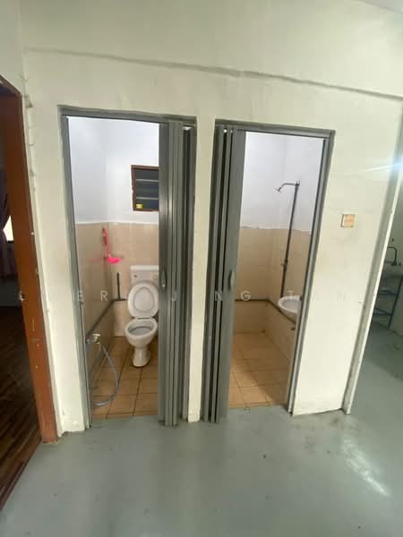 Rumah Flat untuk Disewa di Taman Terkukur Indah - Wern Jing Tan - Bathroom - PropertyGuru.com.my