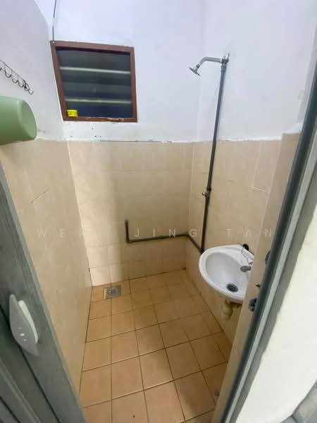 Rumah Flat untuk Disewa di Taman Terkukur Indah - Wern Jing Tan - Bathroom - PropertyGuru.com.my