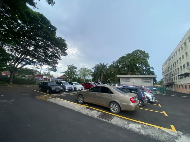 Rumah Flat untuk Disewa di Taman Terkukur Indah - Wern Jing Tan - Car Park - PropertyGuru.com.my