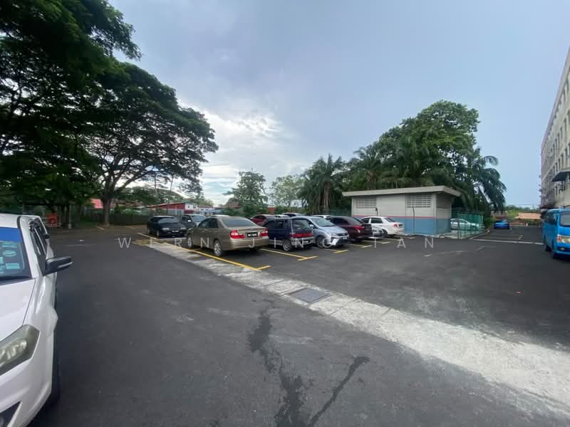 Rumah Flat untuk Disewa di Taman Terkukur Indah - Wern Jing Tan - Car Park - PropertyGuru.com.my