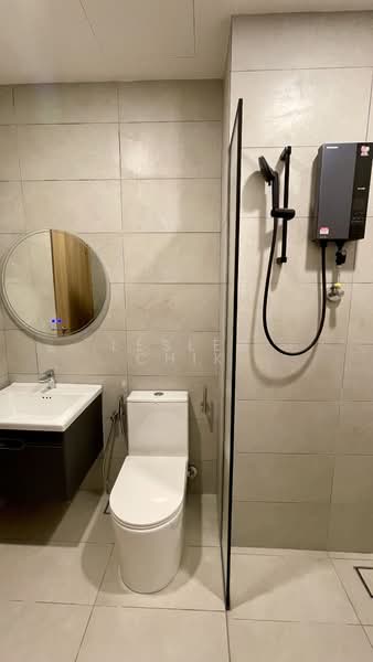 Servis Apartment untuk Disewa di Armani Raja Uda - Lesley Chik - Bathroom - PropertyGuru.com.my
