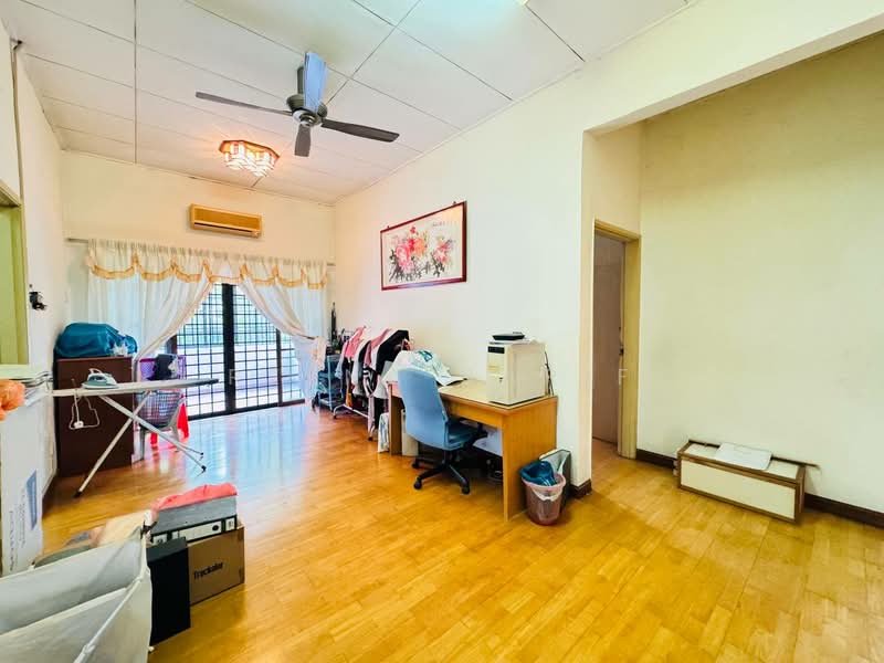 2-storey Terraced House for Sale in Shah Alam (Selangor) - Reena Sarif - Living Room - PropertyGuru.com.my