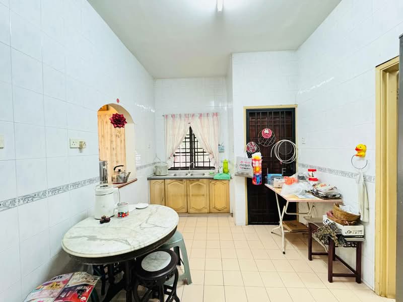 2-storey Terraced House for Sale in Shah Alam (Selangor) - Reena Sarif - Kitchen - PropertyGuru.com.my