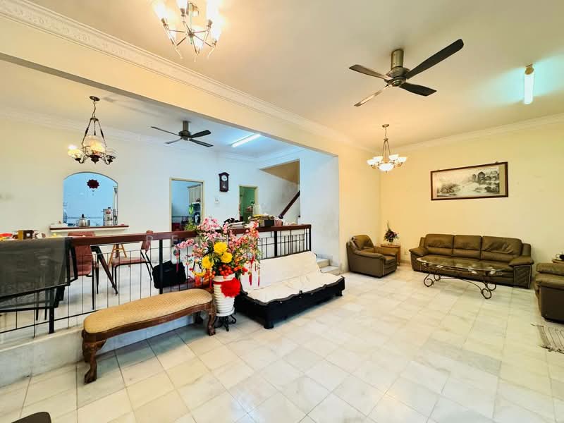 2-storey Terraced House for Sale in Shah Alam (Selangor) - Reena Sarif - Living Room - PropertyGuru.com.my