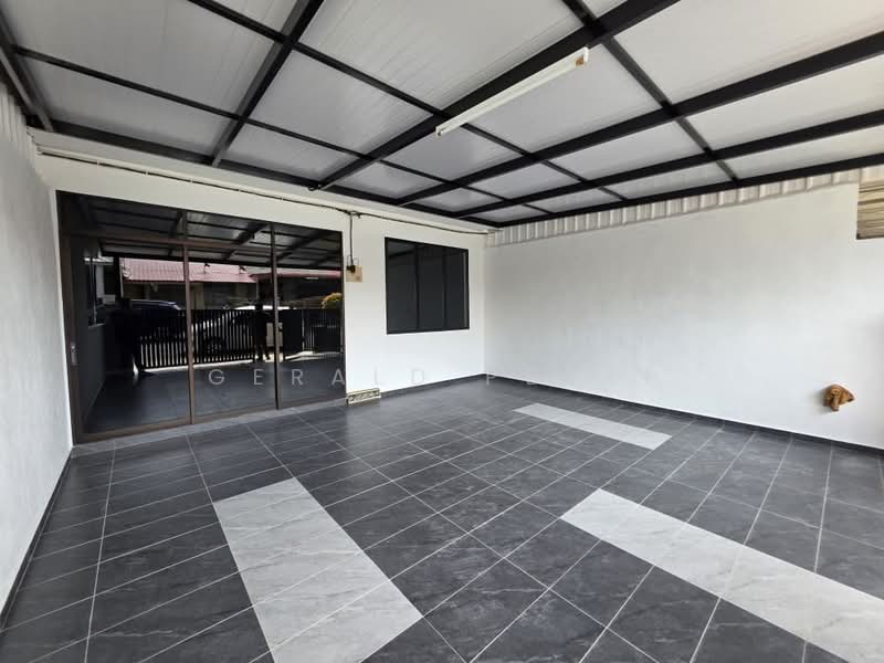 1-storey Terraced House for Sale in Bandar Seri Mahkota (Sungai Ular) - Gerald Peski - Entrance - PropertyGuru.com.my