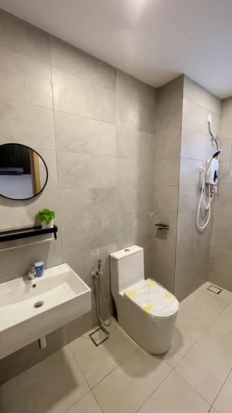 Servis Apartment untuk Disewa di Armani Raja Uda - Lesley Chik - Bathroom - PropertyGuru.com.my