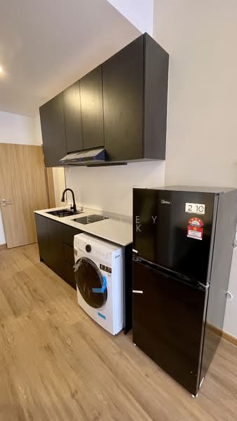 Servis Apartment untuk Disewa di Armani Raja Uda - Lesley Chik - Kitchen - PropertyGuru.com.my
