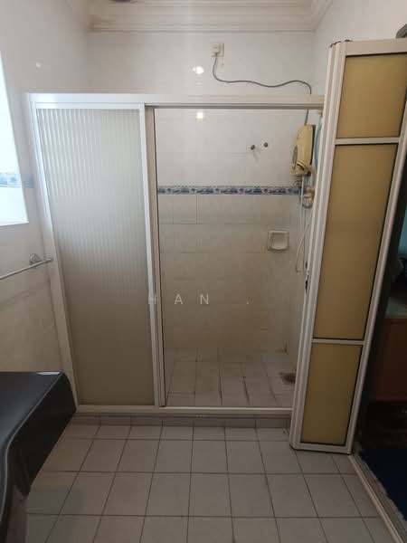 2-storey Terraced House for Sale in Taman Overseas Union (Taman Oug) (Jalan Klang Lama (Old Klang Road)) - Han . - Bathroom - PropertyGuru.com.my