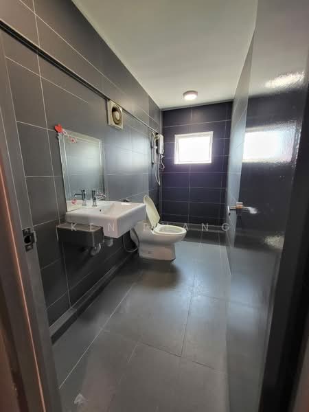 Kondominium untuk Disewa di Arte Subang West - Ken Phang - Bathroom - PropertyGuru.com.my