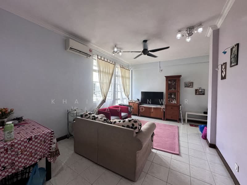 Kondominium untuk Disewa di Elaeis 1 - Khairil Anwar Sirajudin - Living Room - PropertyGuru.com.my
