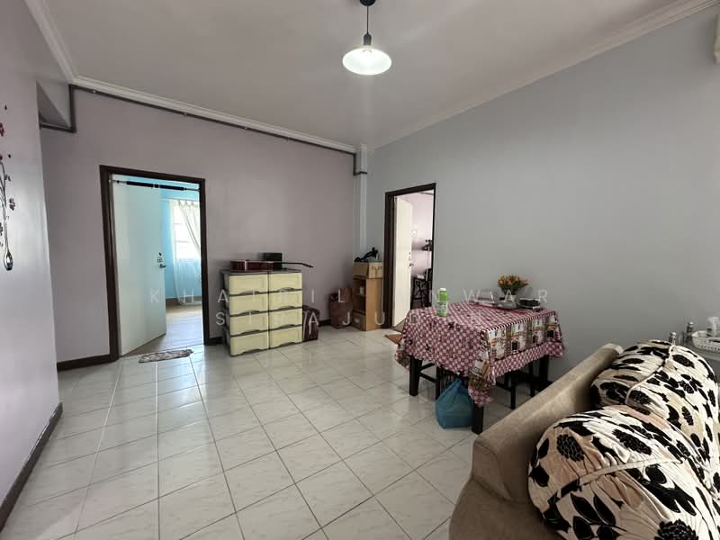 Kondominium untuk Disewa di Elaeis 1 - Khairil Anwar Sirajudin - Living Room - PropertyGuru.com.my