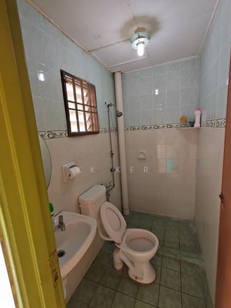 2-storey Terraced House for Sale in Taman Putra Prima (Puchong) - Ker KK - Bathroom - PropertyGuru.com.my