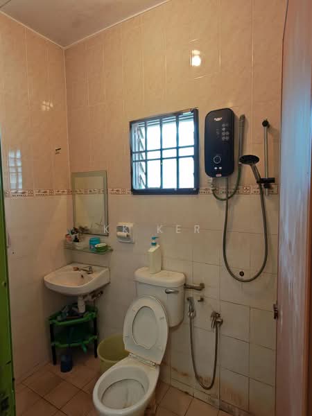 2-storey Terraced House for Sale in Taman Putra Prima (Puchong) - Ker KK - Bathroom - PropertyGuru.com.my