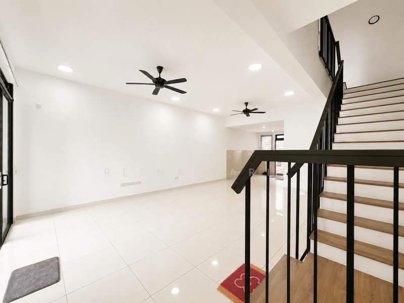 Rumah Teres 2 Tingkat untuk Dijual di Elmina Valley 1 (Shah Alam) - Reena Sarif - Living Room - PropertyGuru.com.my