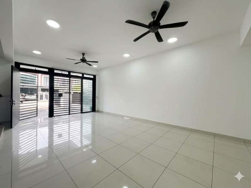 Rumah Teres 2 Tingkat untuk Dijual di Elmina Valley 1 (Shah Alam) - Reena Sarif - Living Room - PropertyGuru.com.my