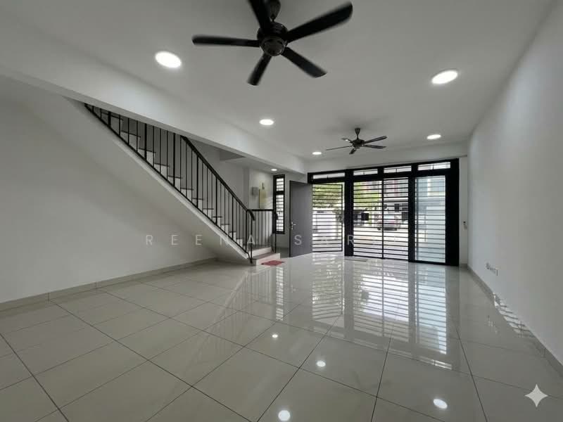 Rumah Teres 2 Tingkat untuk Dijual di Elmina Valley 1 (Shah Alam) - Reena Sarif - Living Room - PropertyGuru.com.my