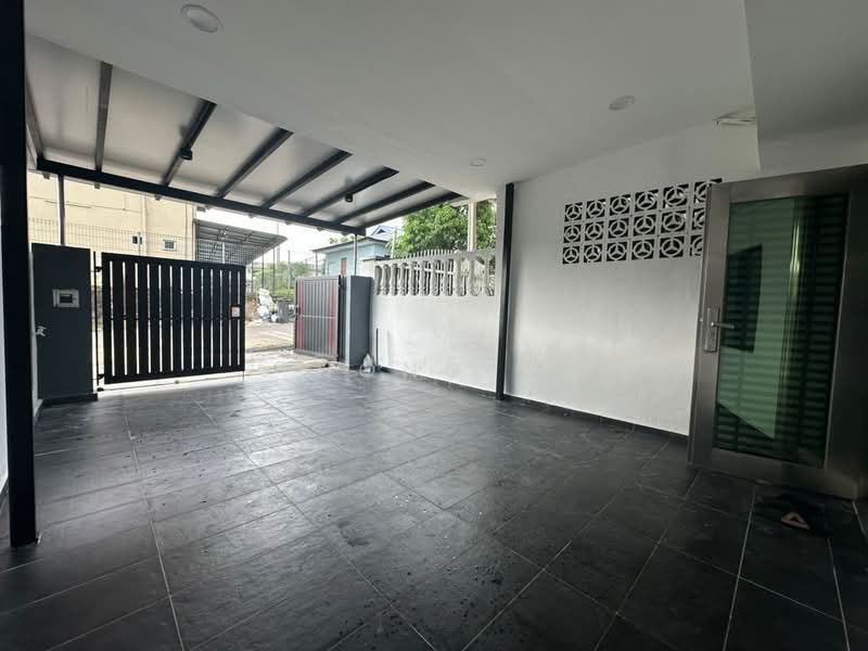 Rumah Teres 2 Tingkat untuk Dijual di Taman Nora (Ulu Tiram) - Hong . - Exterior - PropertyGuru.com.my