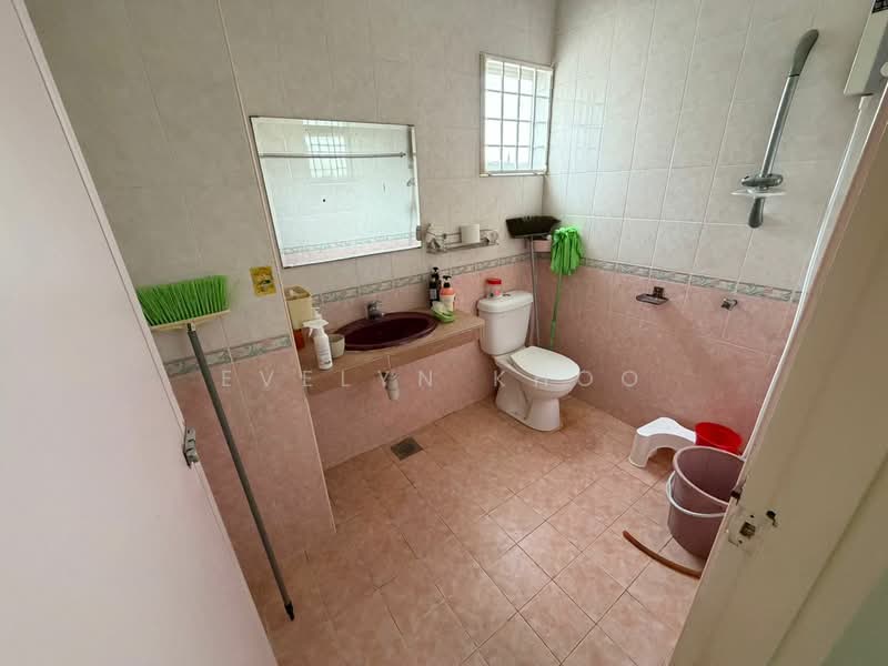 Rumah Teres 2 Tingkat untuk Dijual di Taman Sri Bintang (Kepong) - Evelyn Khoo - Bathroom - PropertyGuru.com.my