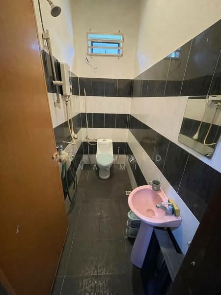 Semi-Detached House for Sale in Dungun (Terengganu) - Muhammad Najmi - Bathroom - PropertyGuru.com.my