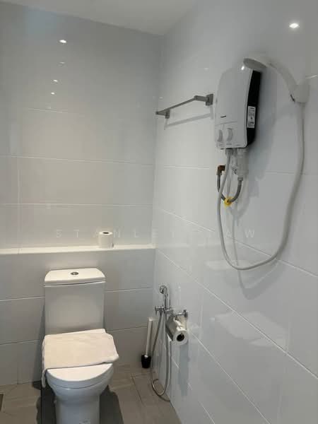 Service Residence for Rent at Sunrise Gurney - Stanley Saw - Bathroom - PropertyGuru.com.my