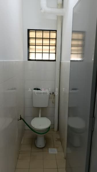 Flat for Rent at Pangsapuri Seri Pulai - Albert Ling - Bathroom - PropertyGuru.com.my