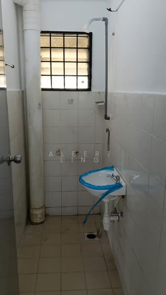 Flat for Rent at Pangsapuri Seri Pulai - Albert Ling - Bathroom - PropertyGuru.com.my