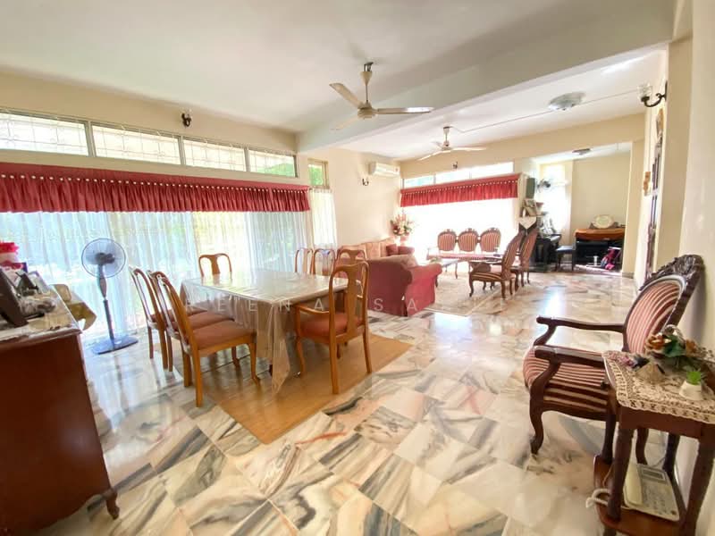 Rumah Banglo untuk Dijual di Seksyen 2 (Shah Alam) - Reena Sarif - Living Room - PropertyGuru.com.my