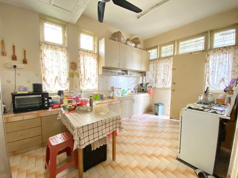 Rumah Banglo untuk Dijual di Seksyen 2 (Shah Alam) - Reena Sarif - Kitchen - PropertyGuru.com.my