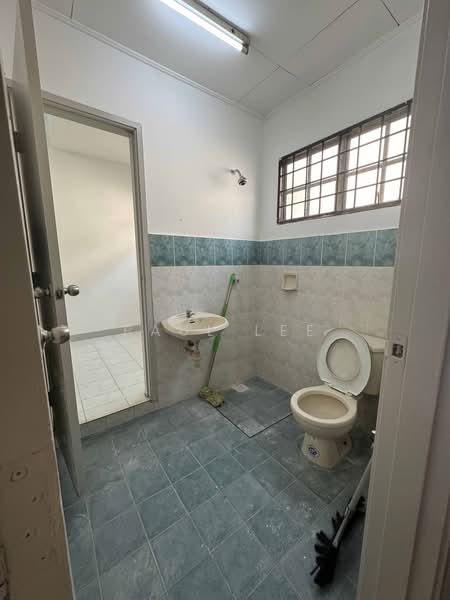2-storey Terraced House for Rent in Bandar Bukit Puchong 2 (Puchong) - Paul Lee - Bathroom - PropertyGuru.com.my