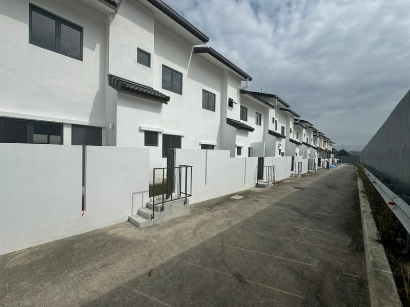 2-storey Terraced House for Sale in Rawang (Selangor) - Evelyn Khoo - Back Yard - PropertyGuru.com.my