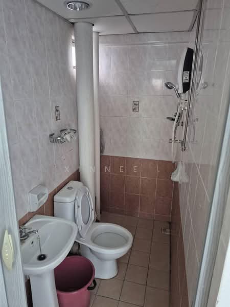 Apartment for Rent at University Place (Plaza Ivory) - Xinnee . - Bathroom - PropertyGuru.com.my